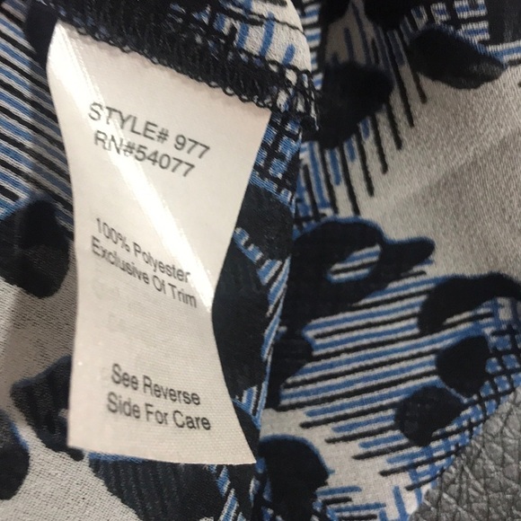 CAbi Fatale blouse style 977 leopard print size XS oversized - Picture 7 of 8